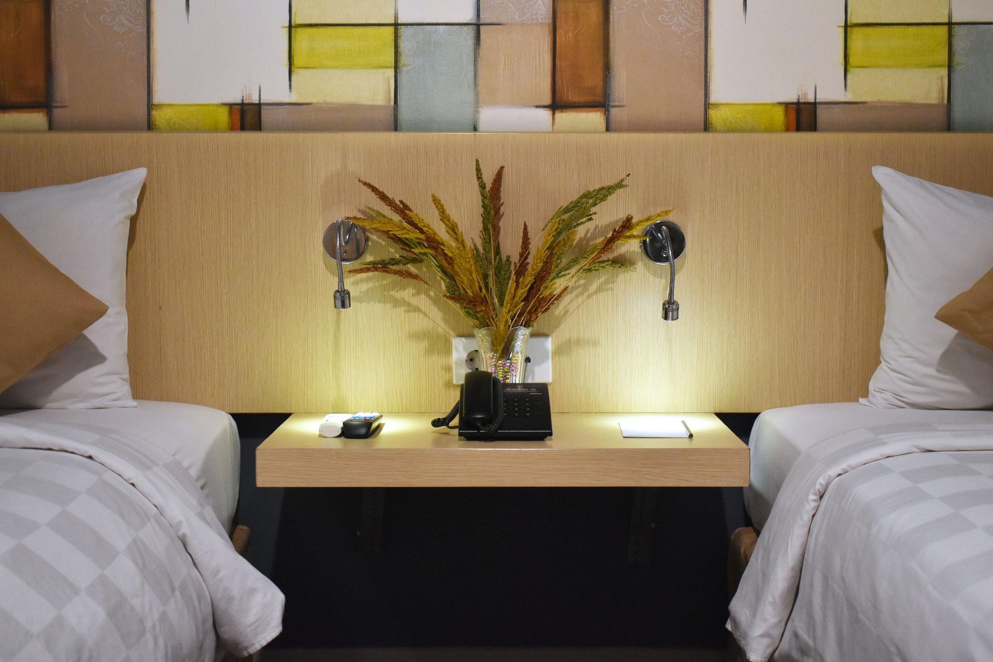 Hotel 88 Embong Malang Tunjungan Surabaya By Wh - Breakfast With The Best View On The Highest Floor And Strategic Location In The City Center Exterior photo