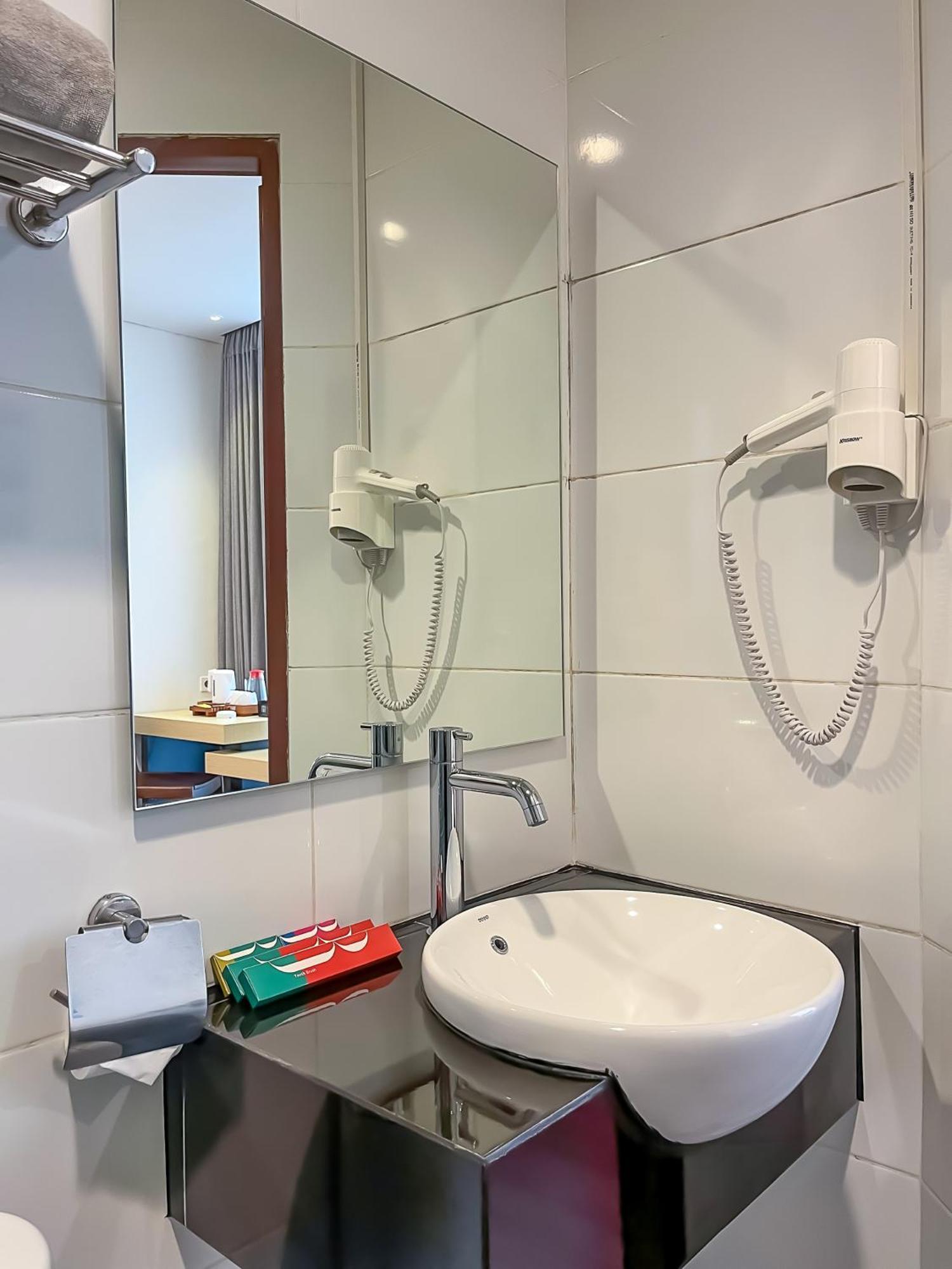 Hotel 88 Embong Malang Tunjungan Surabaya By Wh - Breakfast With The Best View On The Highest Floor And Strategic Location In The City Center Exterior photo