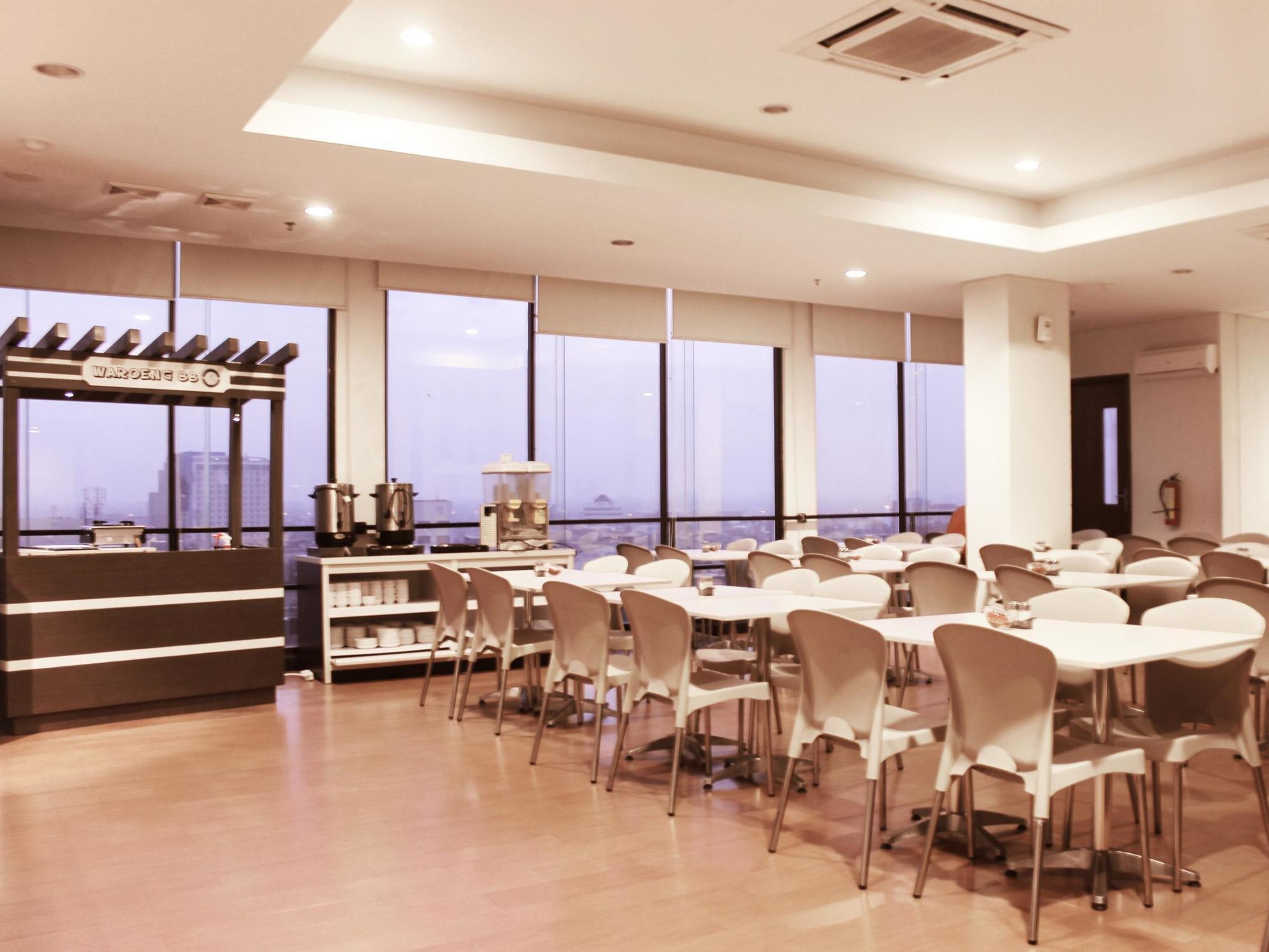 Hotel 88 Embong Malang Tunjungan Surabaya By Wh - Breakfast With The Best View On The Highest Floor And Strategic Location In The City Center Exterior photo