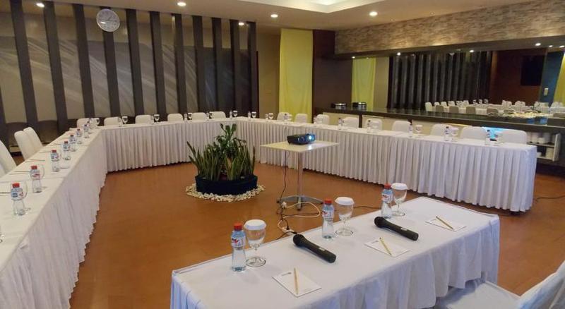 Hotel 88 Embong Malang Tunjungan Surabaya By Wh - Breakfast With The Best View On The Highest Floor And Strategic Location In The City Center Exterior photo