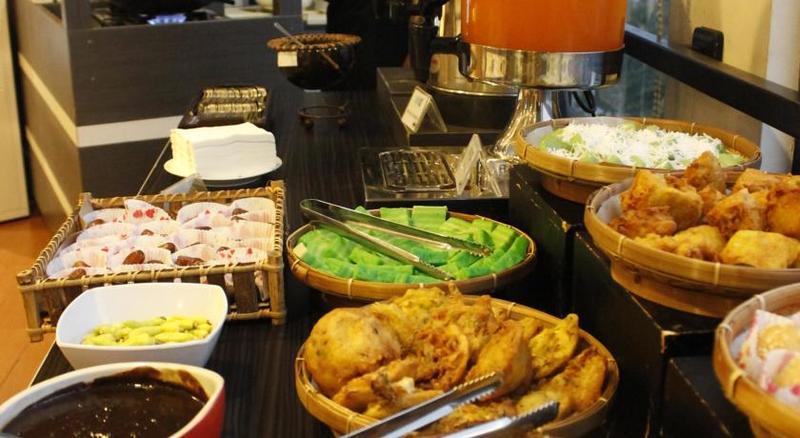 Hotel 88 Embong Malang Tunjungan Surabaya By Wh - Breakfast With The Best View On The Highest Floor And Strategic Location In The City Center Exterior photo