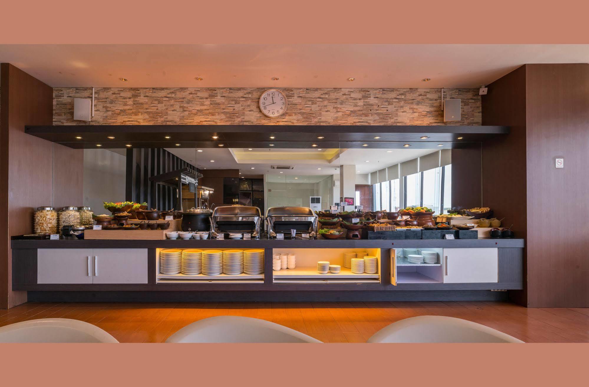 Hotel 88 Embong Malang Tunjungan Surabaya By Wh - Breakfast With The Best View On The Highest Floor And Strategic Location In The City Center Exterior photo