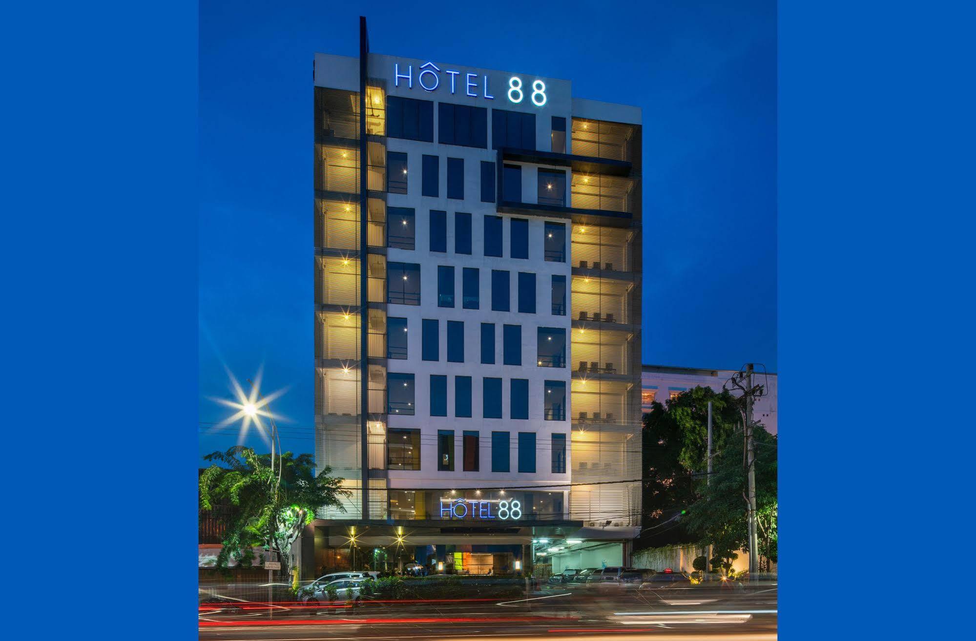 Hotel 88 Embong Malang Tunjungan Surabaya By Wh - Breakfast With The Best View On The Highest Floor And Strategic Location In The City Center Exterior photo